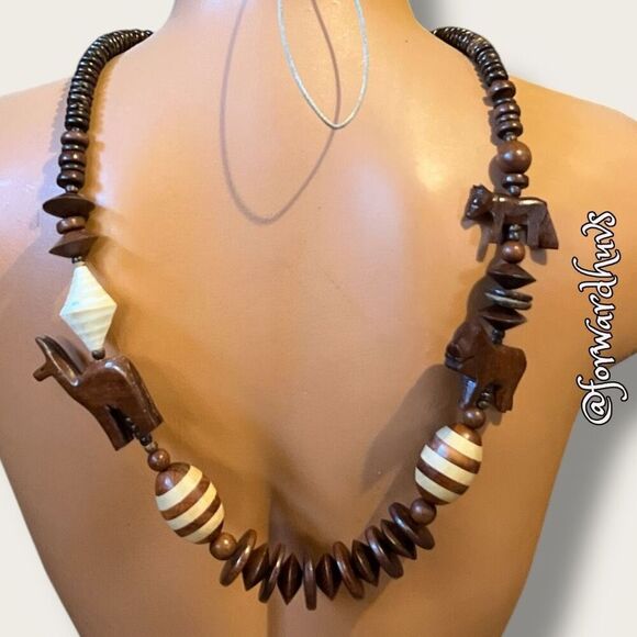 Vintage African-Style Wood Animal Carving Necklace - Picture 12 of 13
